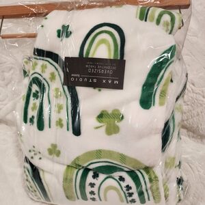 Max Studio Green and White Oversized Decorative Throw ( ST. PATRICKS DAY )60"x70